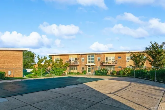 $359,999 | 4 Rose Street, Unit 7 C1, Oceanside, NY 11572