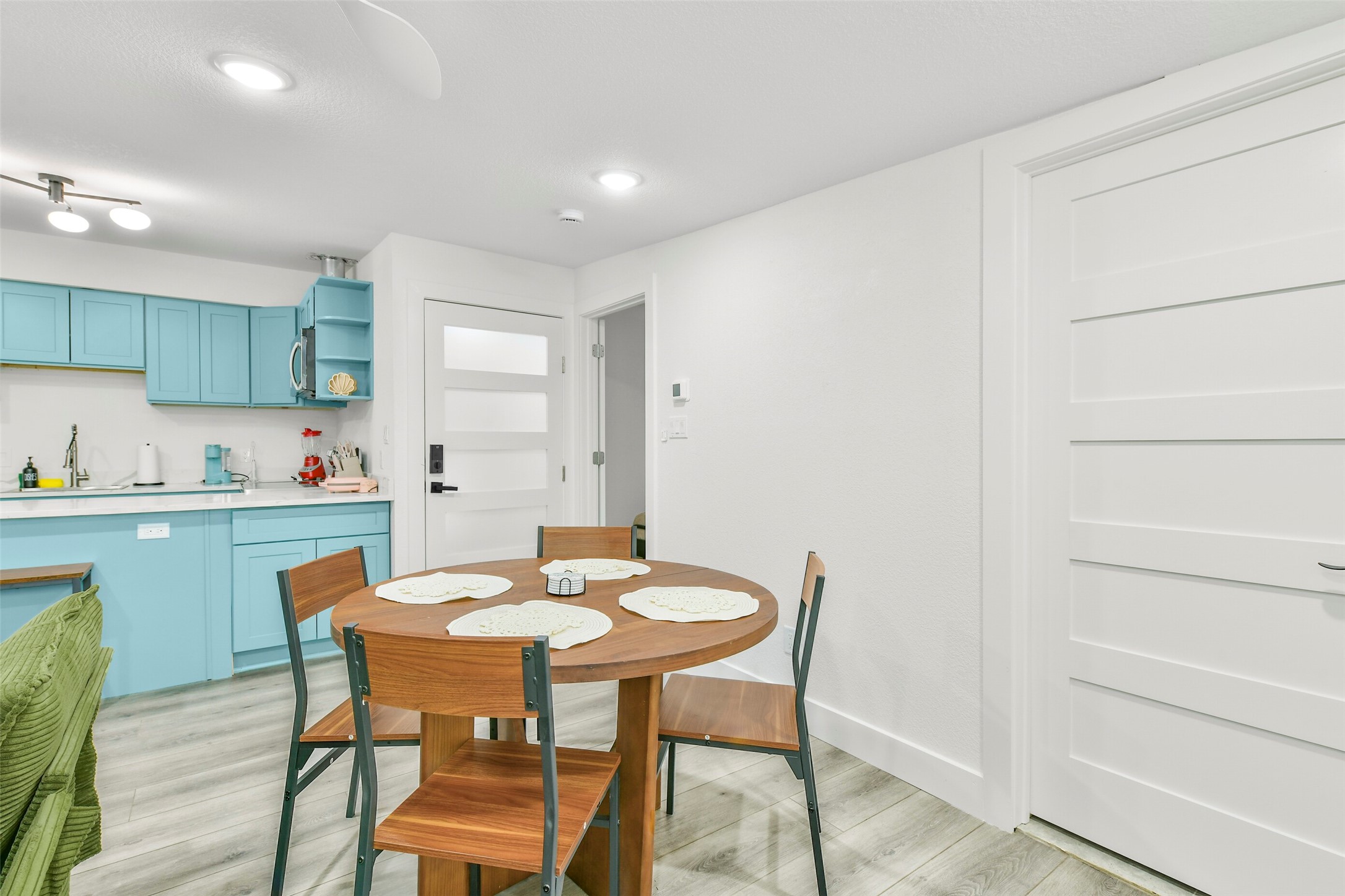 7103 Long Point Road, Unit D Houston, TX 77055 - Photo 6 of 17 Gallery Image 6