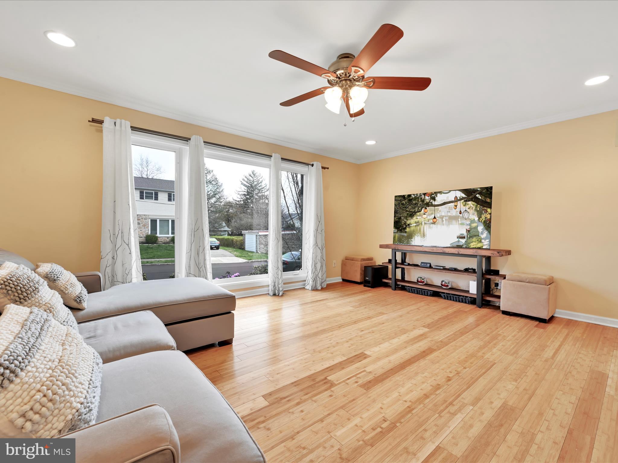 120 Lewis Road Havertown, PA 19083 - Photo 3 of 26 living room