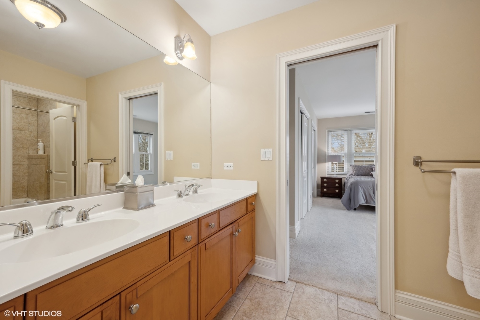 410 Green Bay Road Glencoe, IL 60022 - Photo 14 of 27 a en suite bathroom with double sink and a mirror