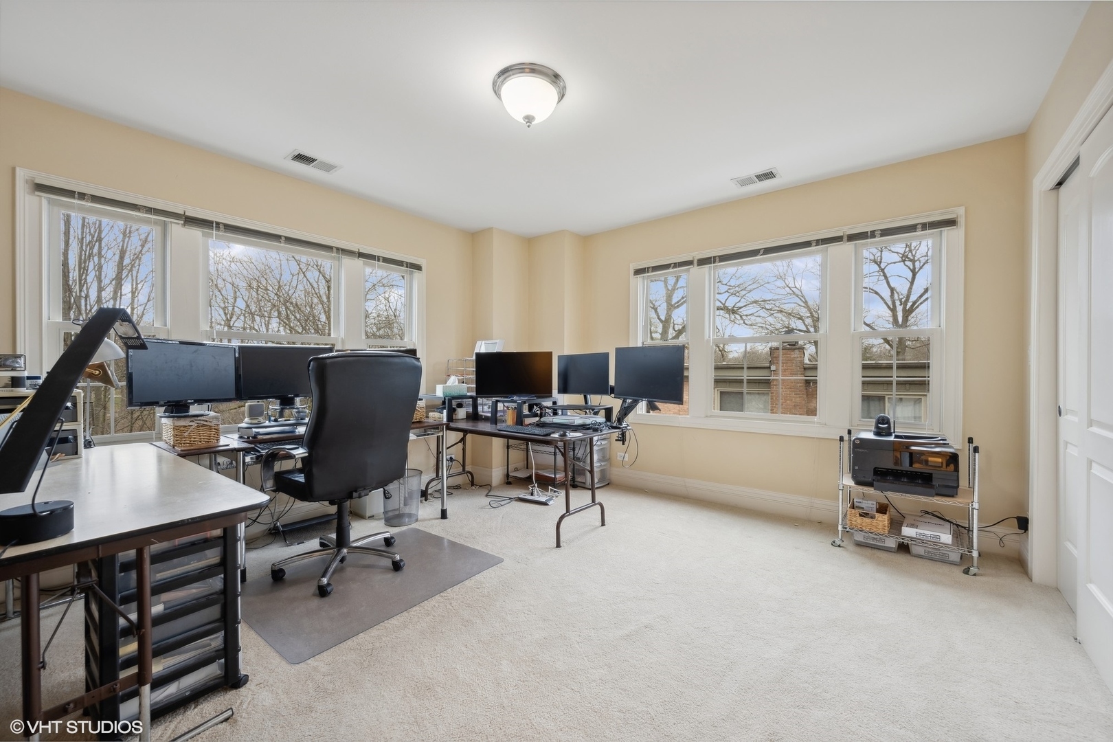 410 Green Bay Road Glencoe, IL 60022 - Photo 15 of 27 a workspace with furniture and a window