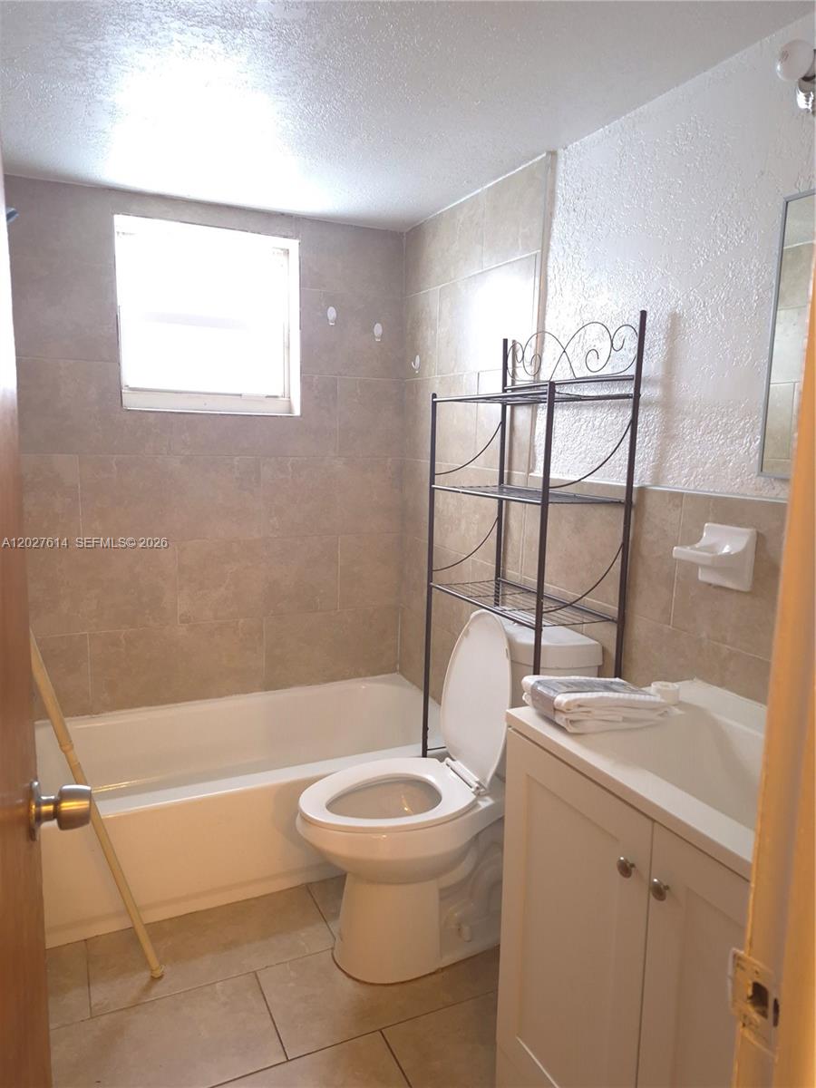 7041 Pembroke Road, Unit 2 Pembroke Pines, FL 33023 - Photo 8 of 18
