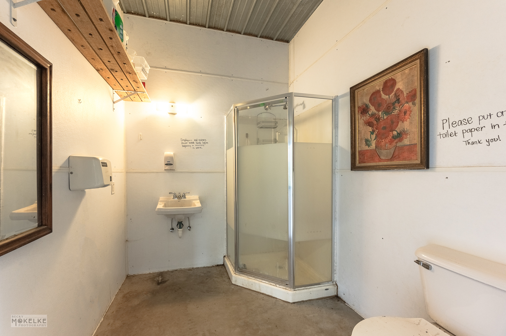 17551 Frazier Road Sandwich, IL 60548 - Photo 14 of 21 a bathroom with a shower and toilet