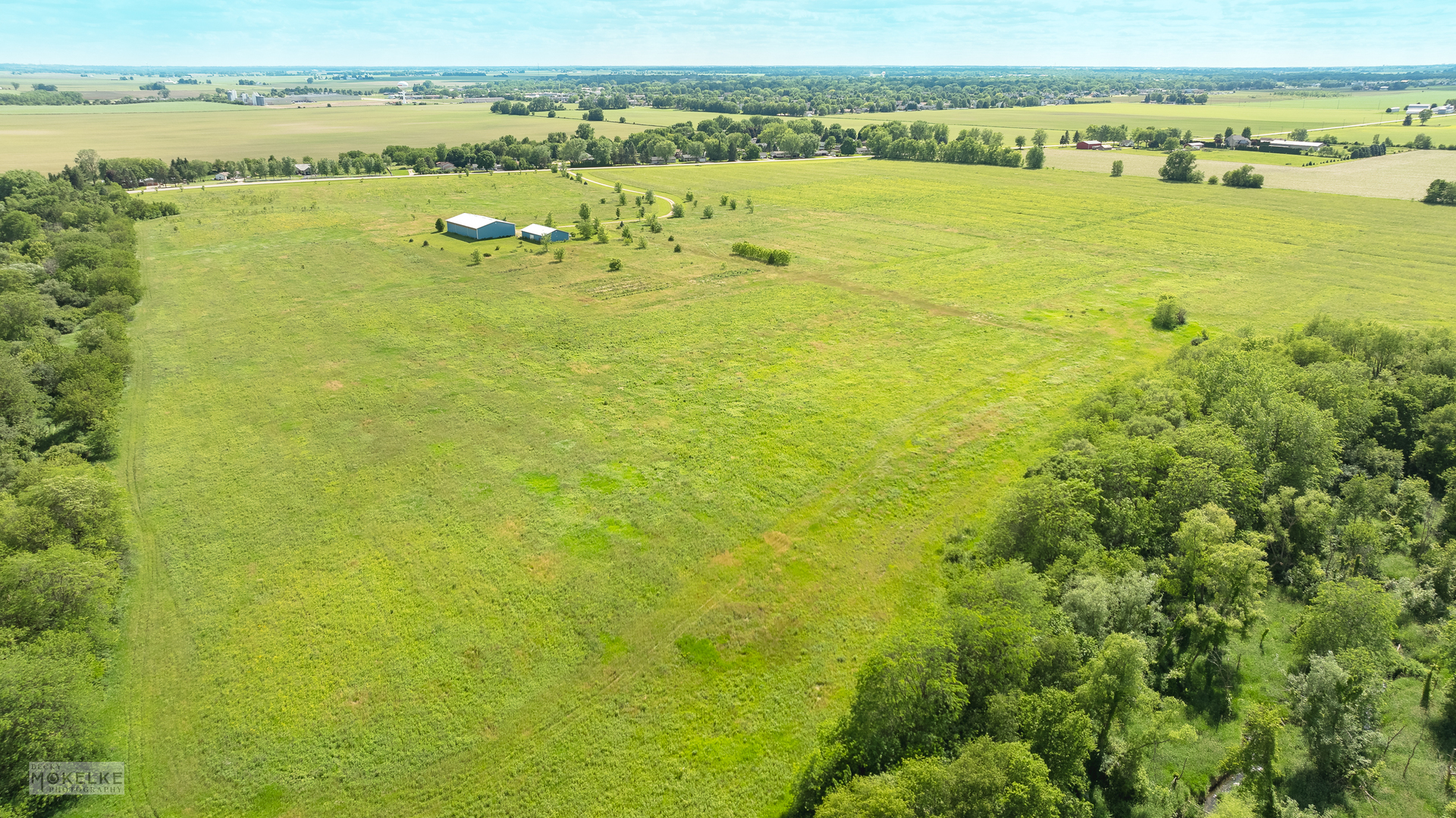17551 Frazier Road Sandwich, IL 60548 - Photo 4 of 21 a view of an ocean from a city