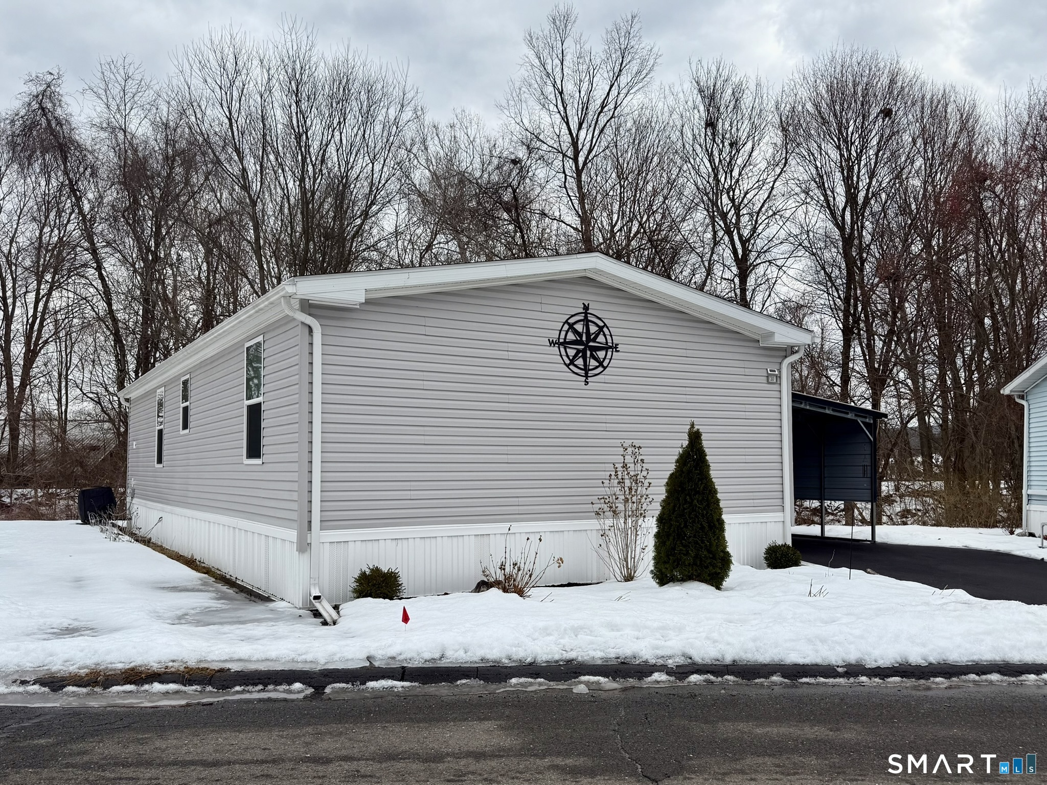 a view of house with backyard