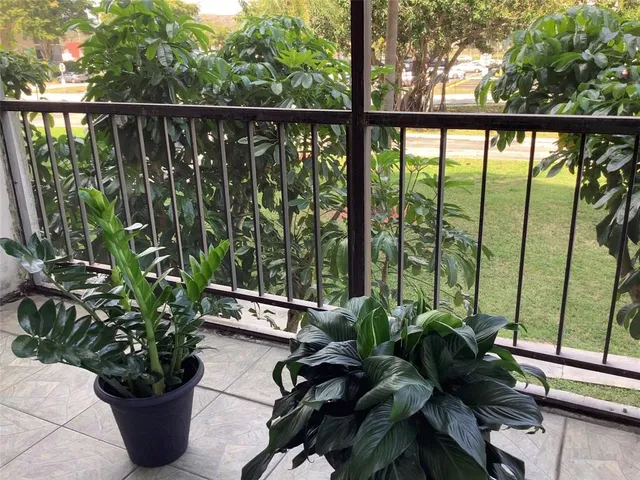 $1,750 | 4174 Inverrary Drive, Unit 203, Lauderhill, FL 33319