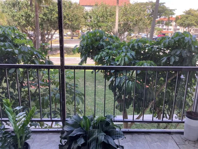 $1,750 | 4174 Inverrary Drive, Unit 203, Lauderhill, FL 33319