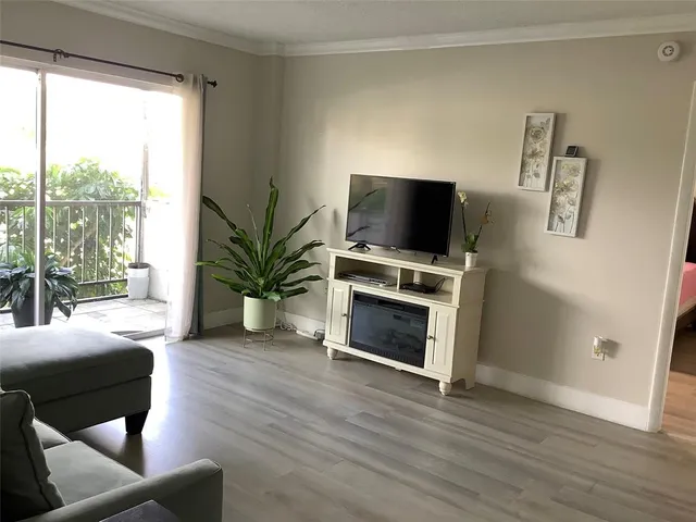 $1,750 | 4174 Inverrary Drive, Unit 203, Lauderhill, FL 33319