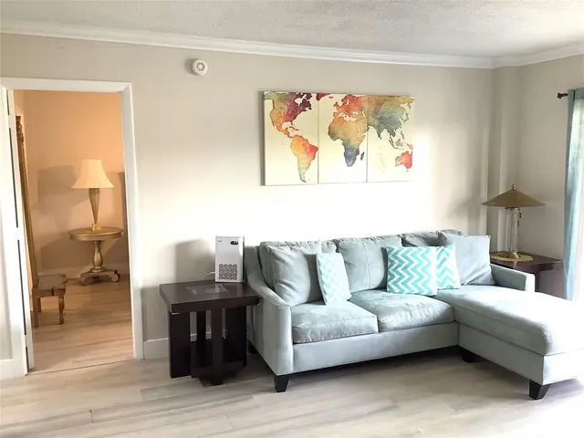 $1,750 | 4174 Inverrary Drive, Unit 203, Lauderhill, FL 33319