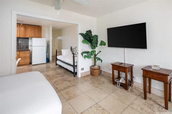 $2,200 | 240 Liliʻuokalani Avenue, Unit 302, Honolulu, HI 96815