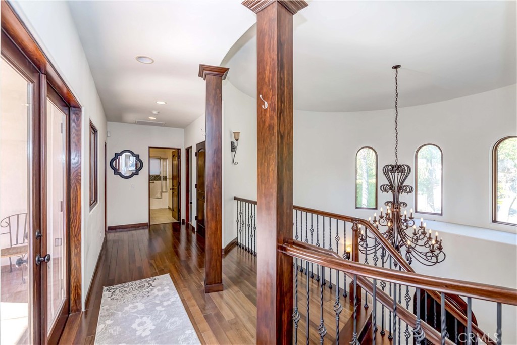 950 Old Mill Road Pasadena, CA 91108 - Photo 23 of 42 a view of a interior of house