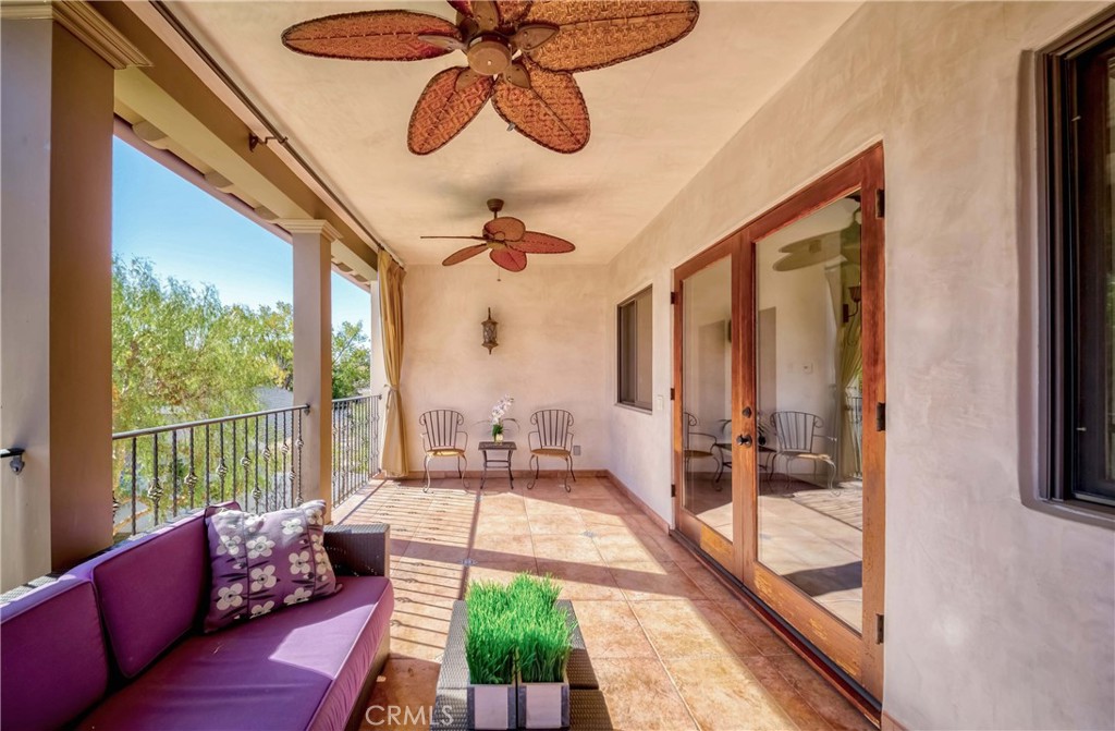 950 Old Mill Road Pasadena, CA 91108 - Photo 36 of 42 a living room with furniture