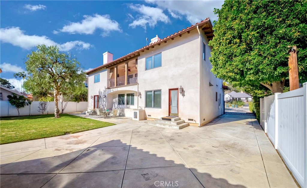 950 Old Mill Road Pasadena, CA 91108 - Photo 37 of 42 a view of a house with a yard