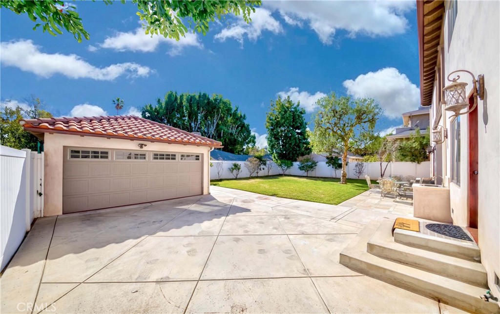 950 Old Mill Road Pasadena, CA 91108 - Photo 38 of 42 a view of a house with swimming pool and sitting area