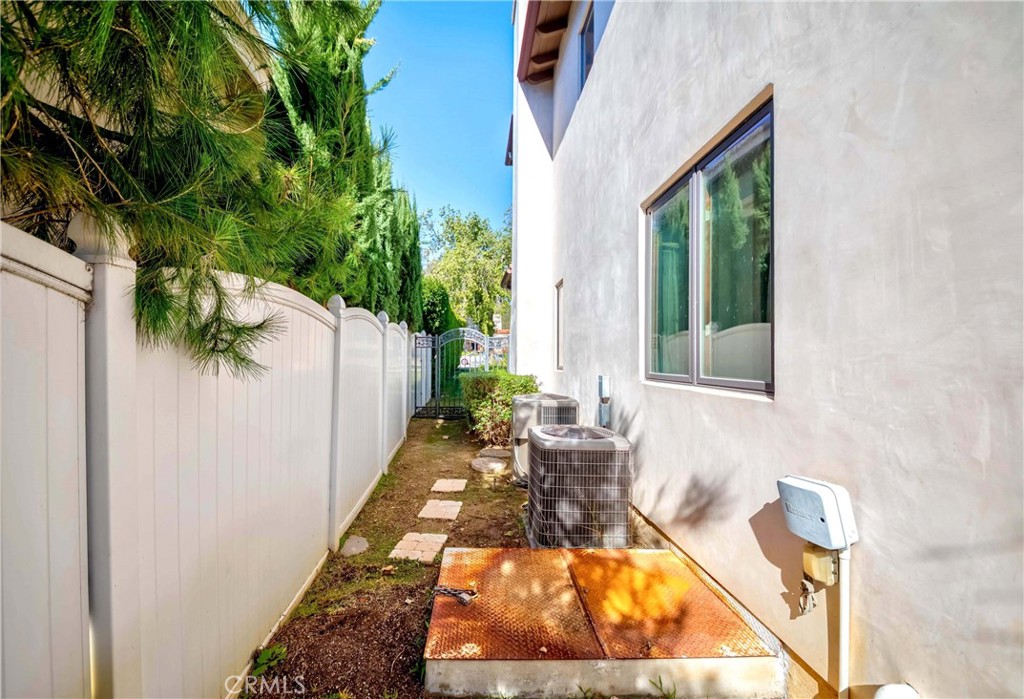 950 Old Mill Road Pasadena, CA 91108 - Photo 41 of 42 a view of swimming pool from a balcony