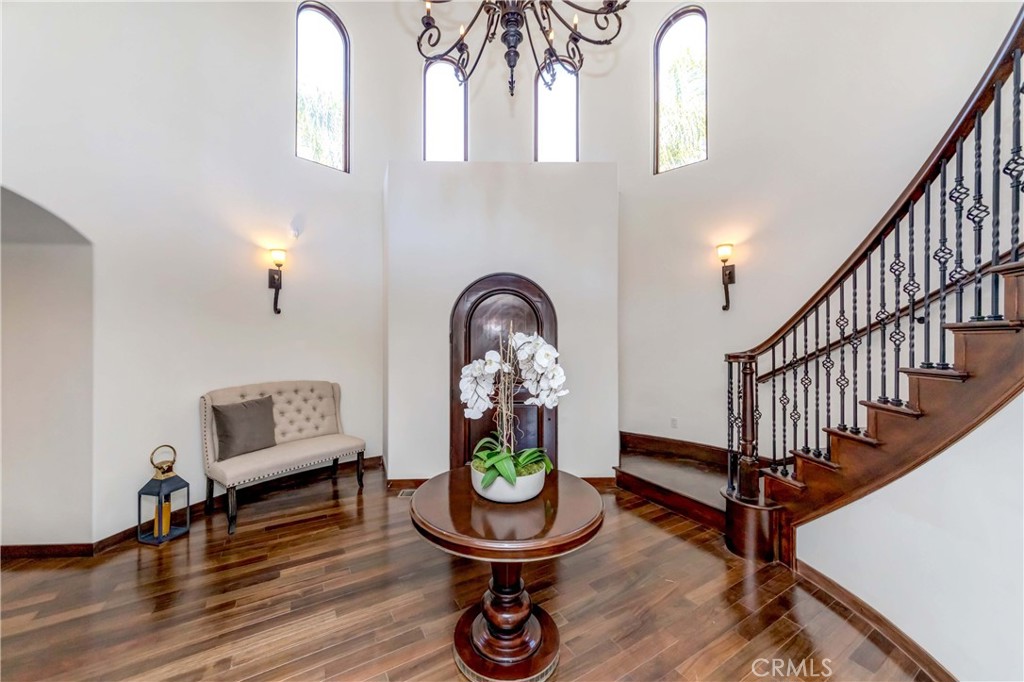 950 Old Mill Road Pasadena, CA 91108 - Photo 5 of 42 a living room with furniture and a wooden floor
