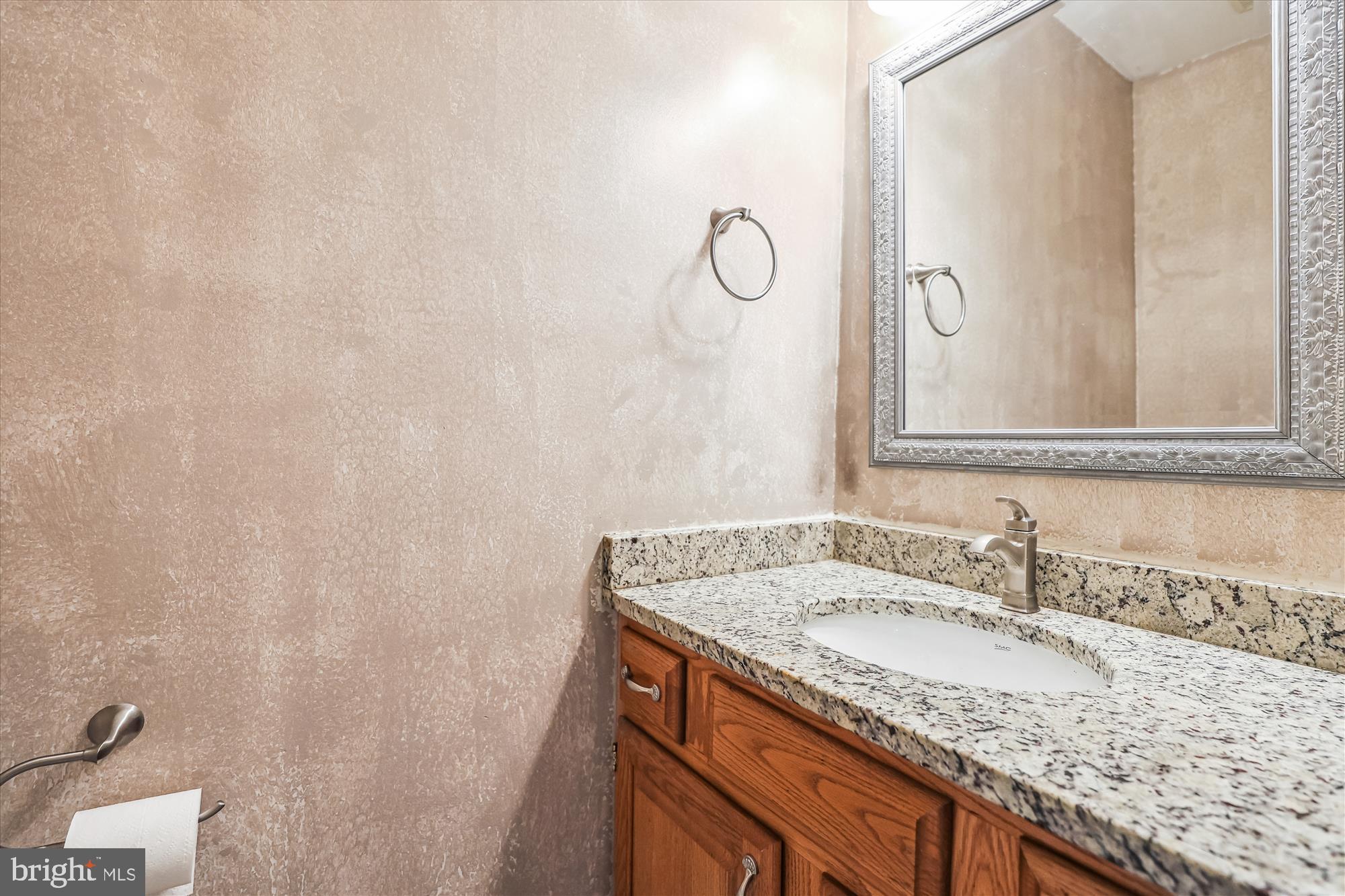 7100 Dudrow Court Springfield, VA 22150 - Photo 18 of 68 Powder Room