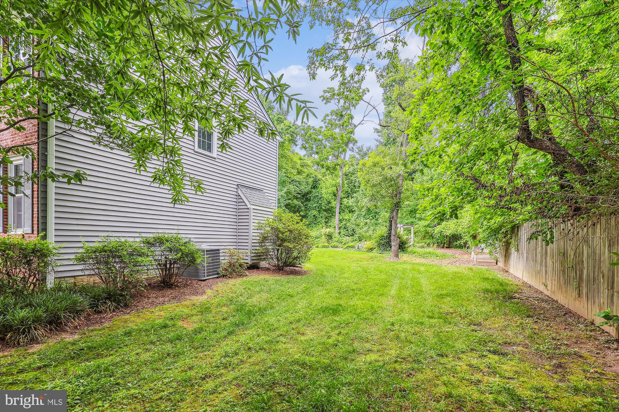 7100 Dudrow Court Springfield, VA 22150 - Photo 51 of 68 Side Yard