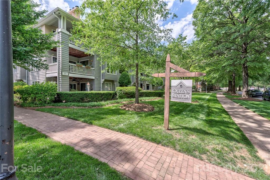 226 Queens Road, Unit 72 Charlotte, NC 28204 - Photo 2 of 31 Gallery Image 2