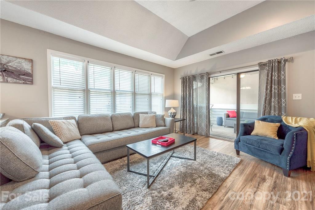 226 Queens Road, Unit 72 Charlotte, NC 28204 - Photo 12 of 31 Gallery Image 12