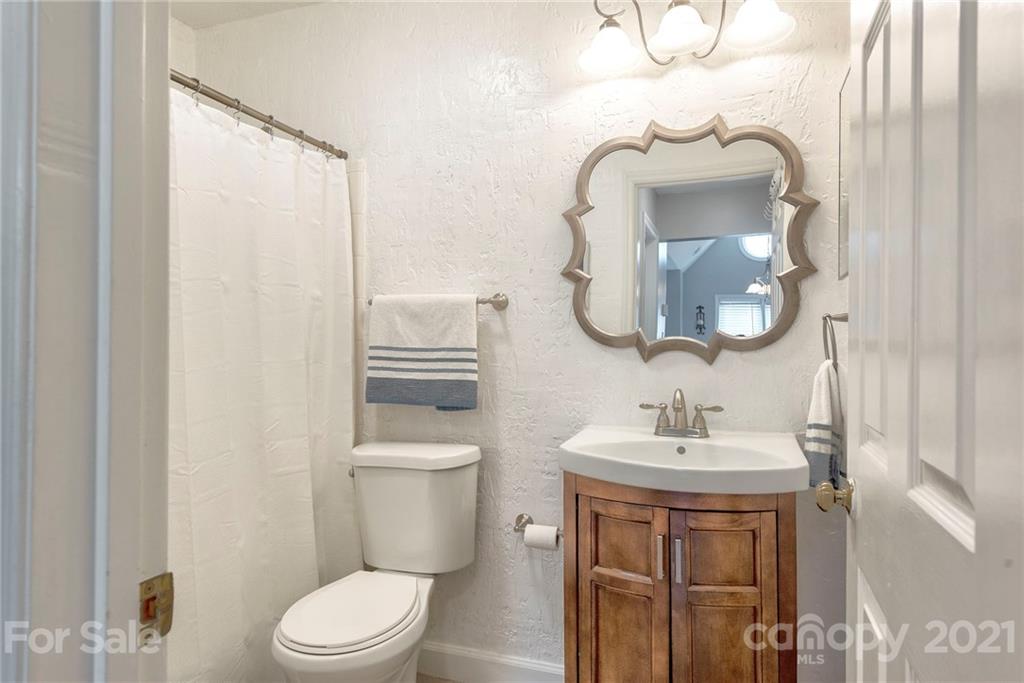226 Queens Road, Unit 72 Charlotte, NC 28204 - Photo 17 of 31 Gallery Image 17