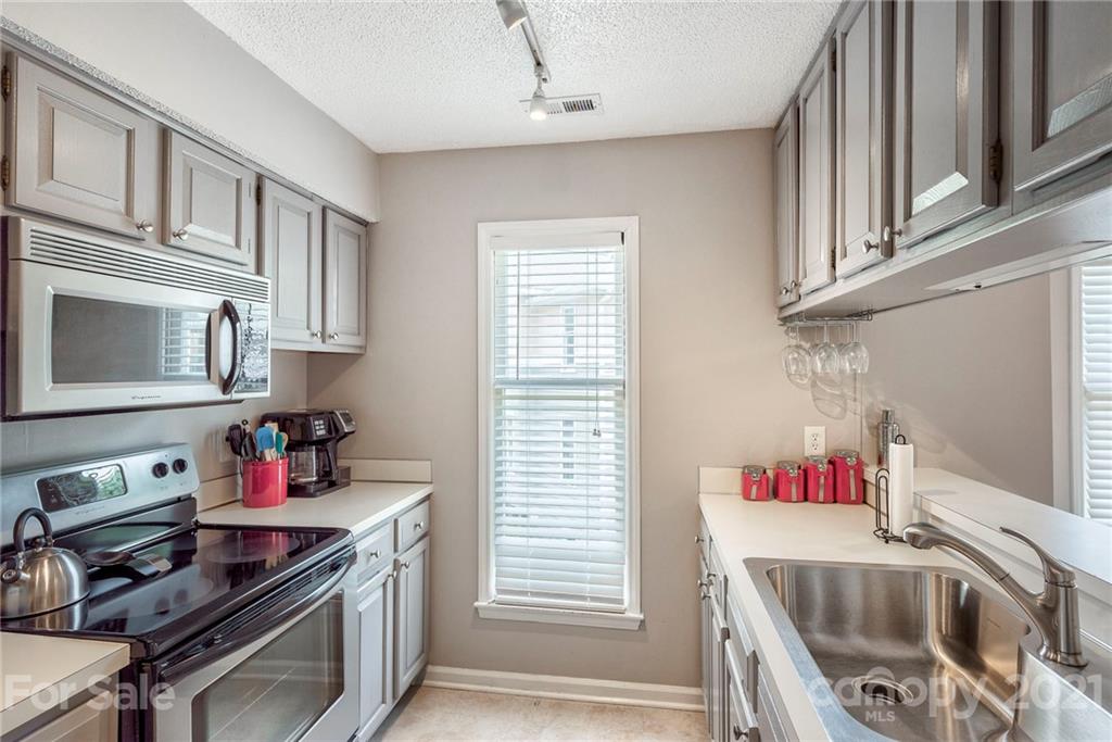 226 Queens Road, Unit 72 Charlotte, NC 28204 - Photo 3 of 31 Gallery Image 3