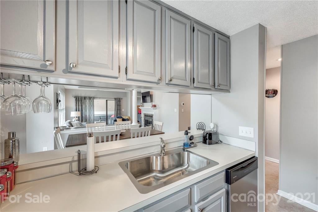 226 Queens Road, Unit 72 Charlotte, NC 28204 - Photo 21 of 31 Gallery Image 21
