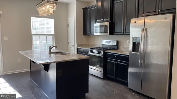 $2,400 | 407 Streamview Drive, Fredericksburg, VA 22405