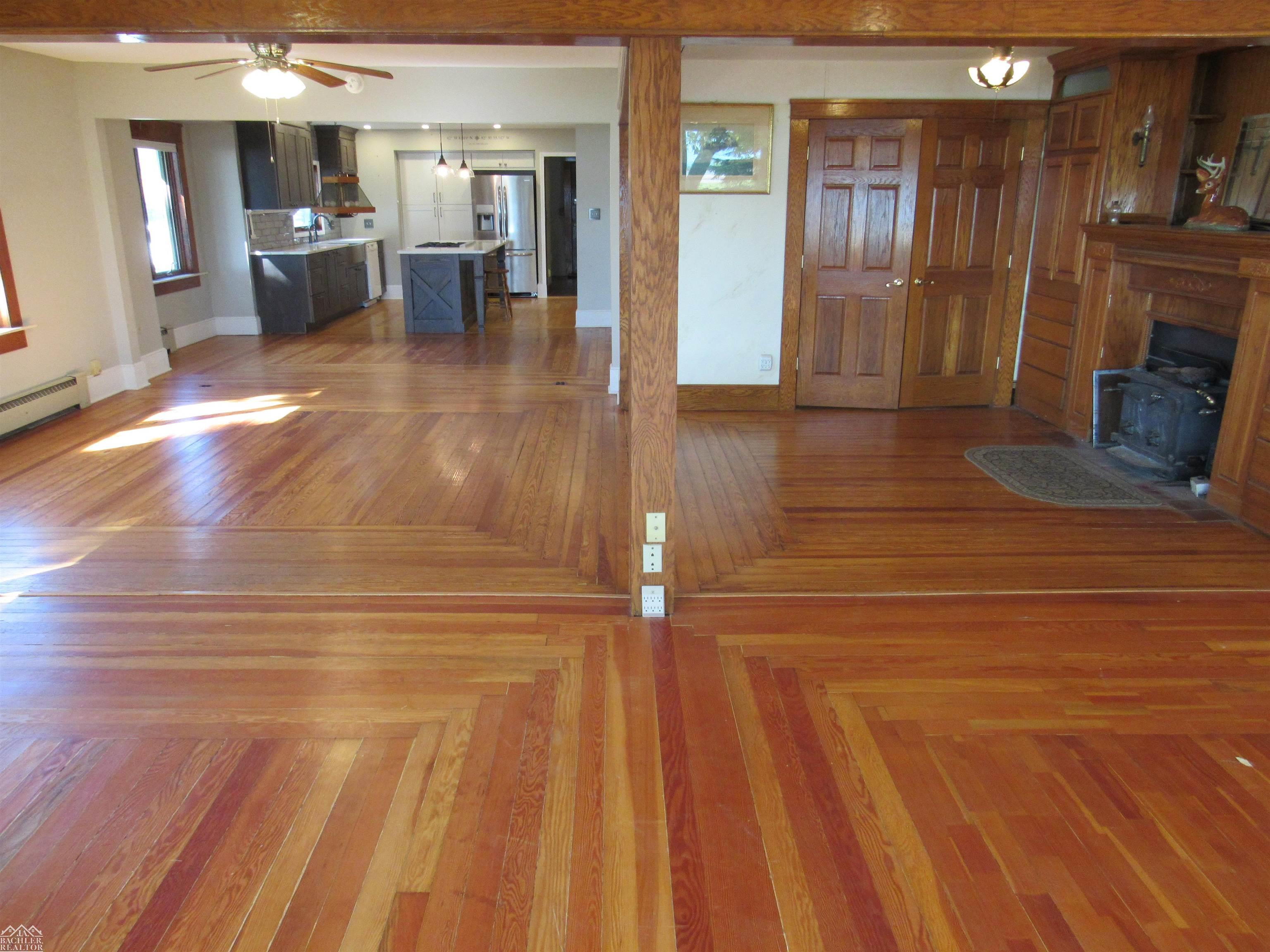 9910 North River Road Algonac, MI 48001 - Photo 13 of 48 50223938-a97fe414-57e5-4fe0-b685-8f921bc12e44.JPG