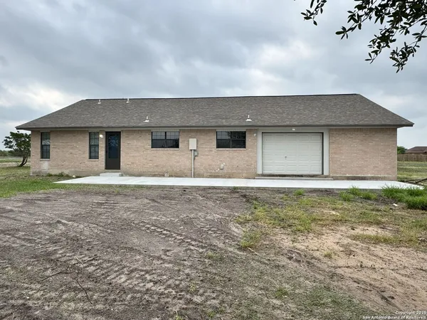 $295,000 | 136 Lk Vw Terrace, Three Rivers, TX 78071