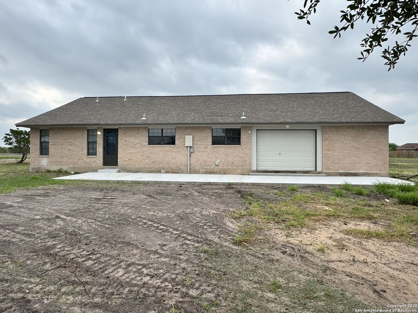 136 Lk Vw Terrace Three Rivers, TX 78071 - Photo 19 of 20 a front view of house with yard
