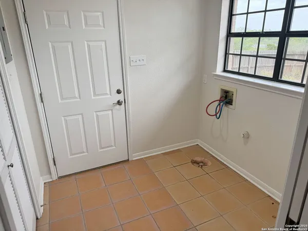 $295,000 | 136 Lk Vw Terrace, Three Rivers, TX 78071