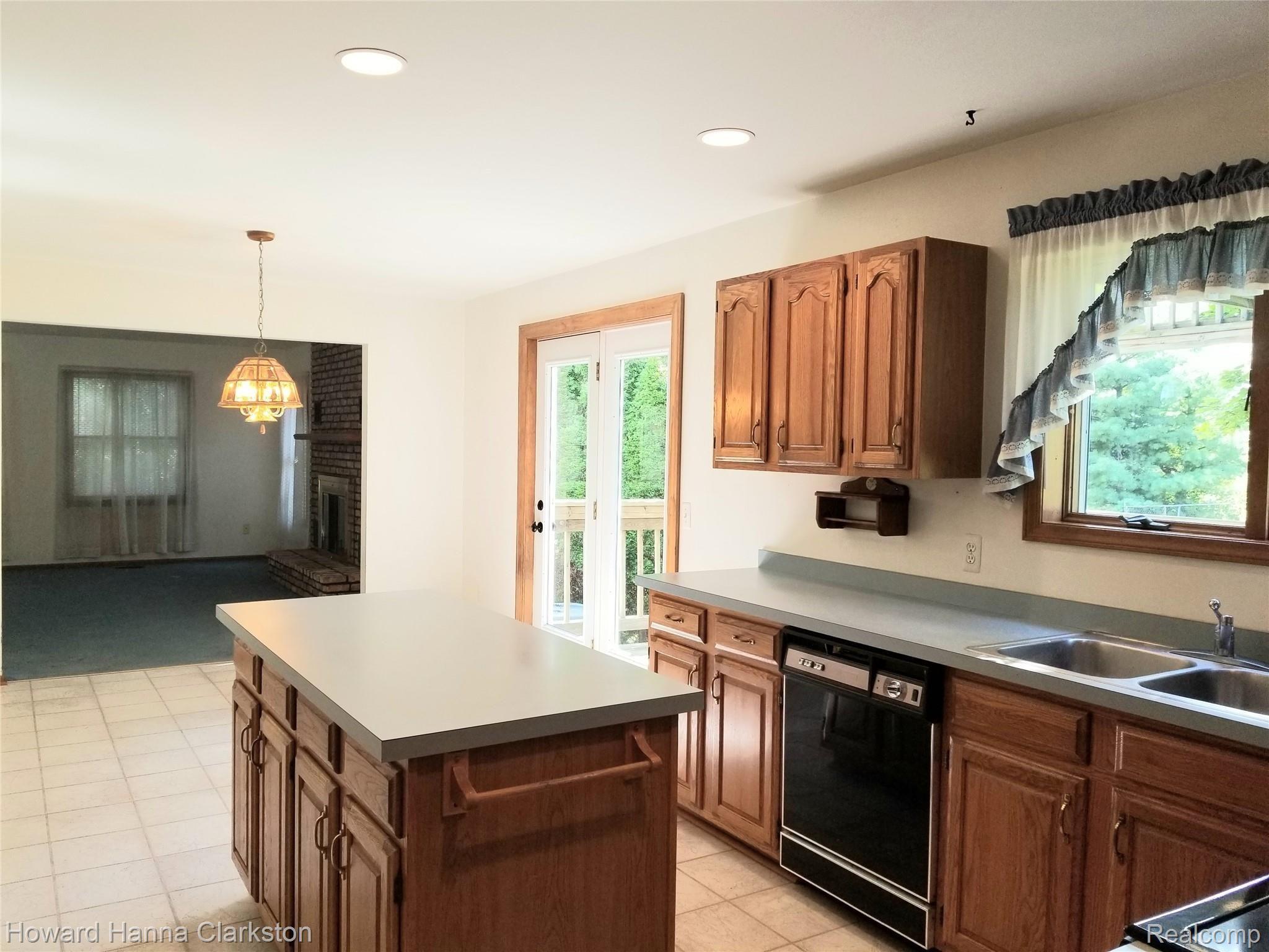 6194 Clarkston Road Clarkston, MI 48346 - Photo 11 of 20 c12.jpg