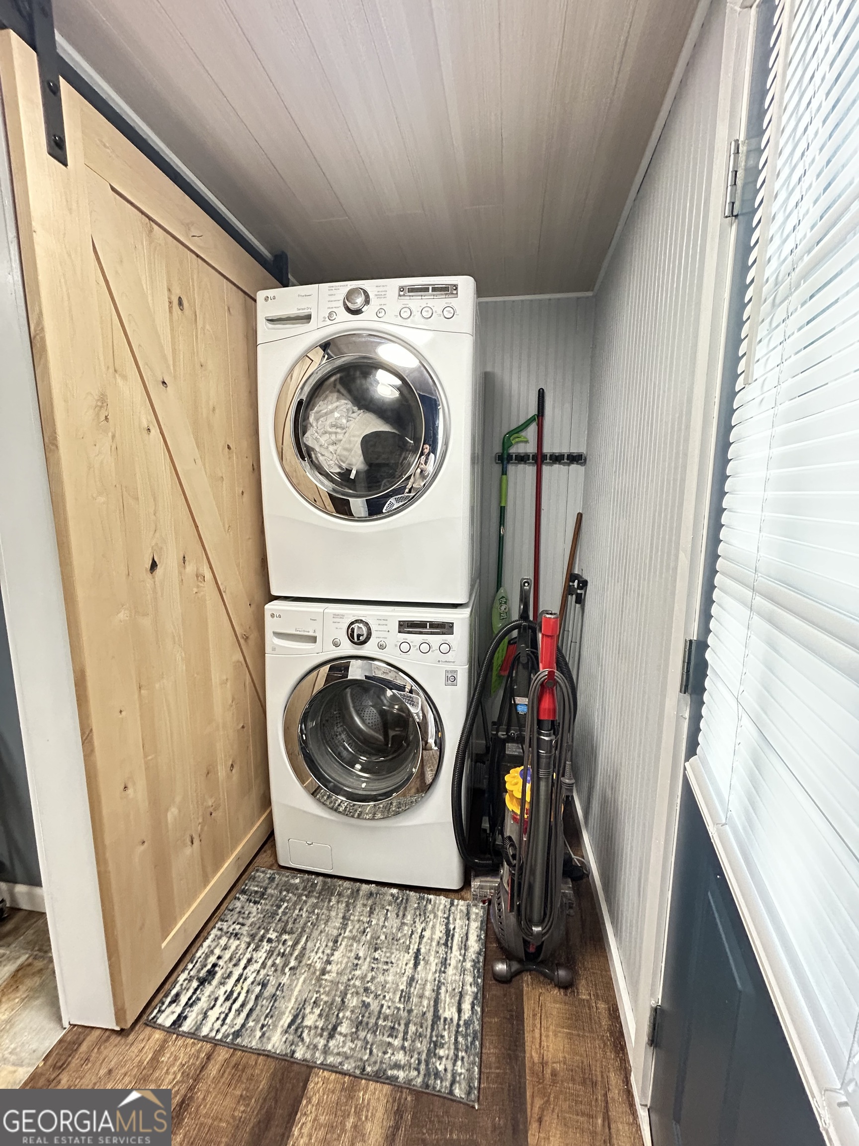 6 Grove Lane Cleveland, GA 30528 - Photo 14 of 40 a utility room with dryer and washer