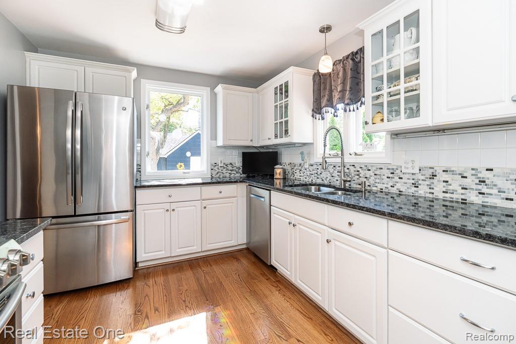 2731 Bamlet Road Royal Oak, MI 48073 - Photo 13 of 58 Granite Counter Tops