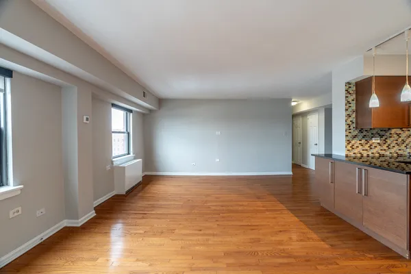 $2,750 | 5815 North Sheridan Road, Unit PH2, Chicago, IL 60660