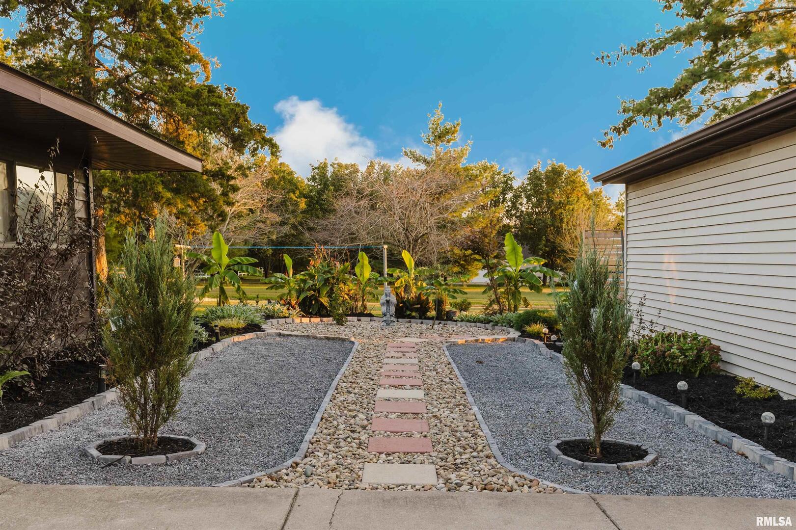 1821 South 27th Street Herrin, IL 62948 - Photo 26 of 35 a view of a pathway with a yard