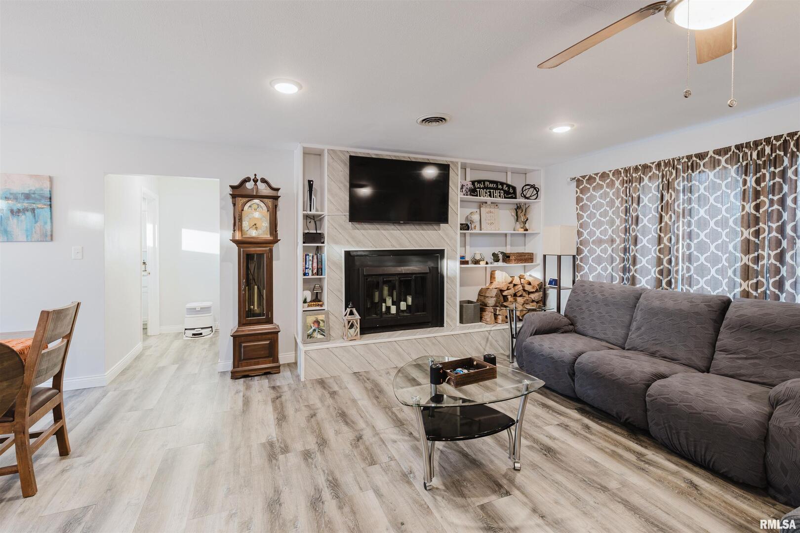 1821 South 27th Street Herrin, IL 62948 - Photo 5 of 35 a living room with furniture and a fireplace