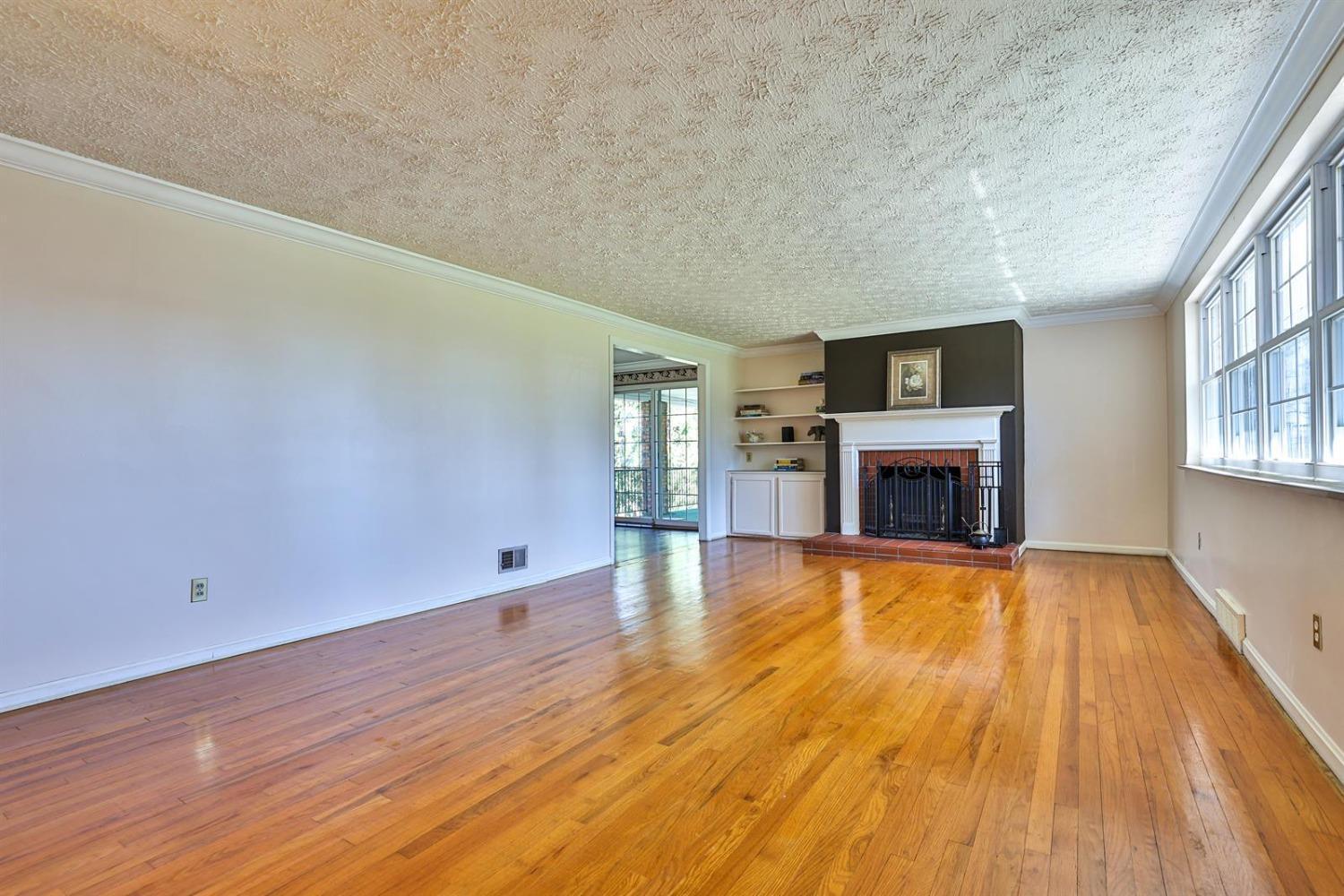 350 Compton Road Cincinnati, OH 45215 - Photo 4 of 43