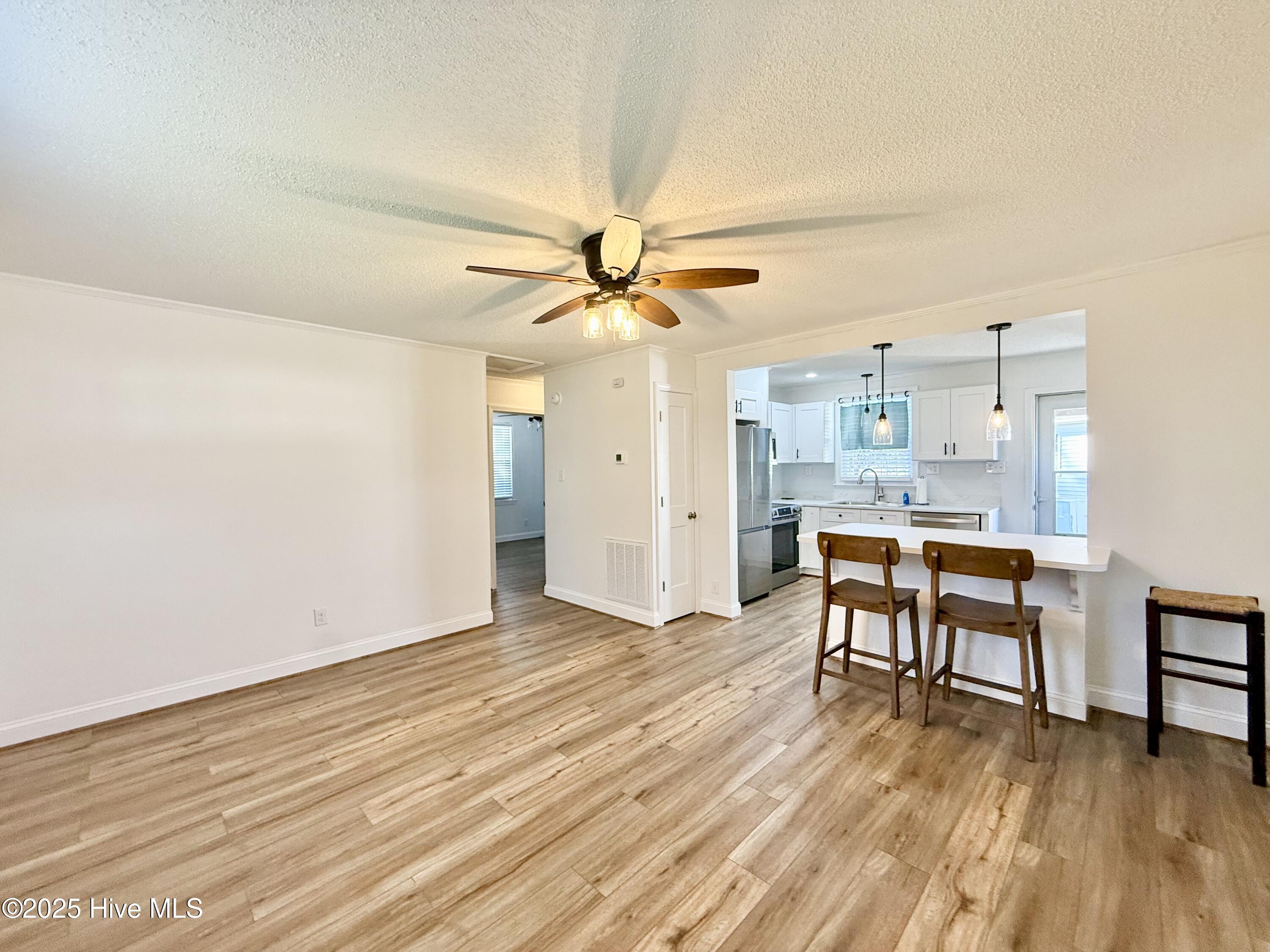 201 Hawthorne Road Edenton, NC 27932 - Photo 3 of 11 Living room