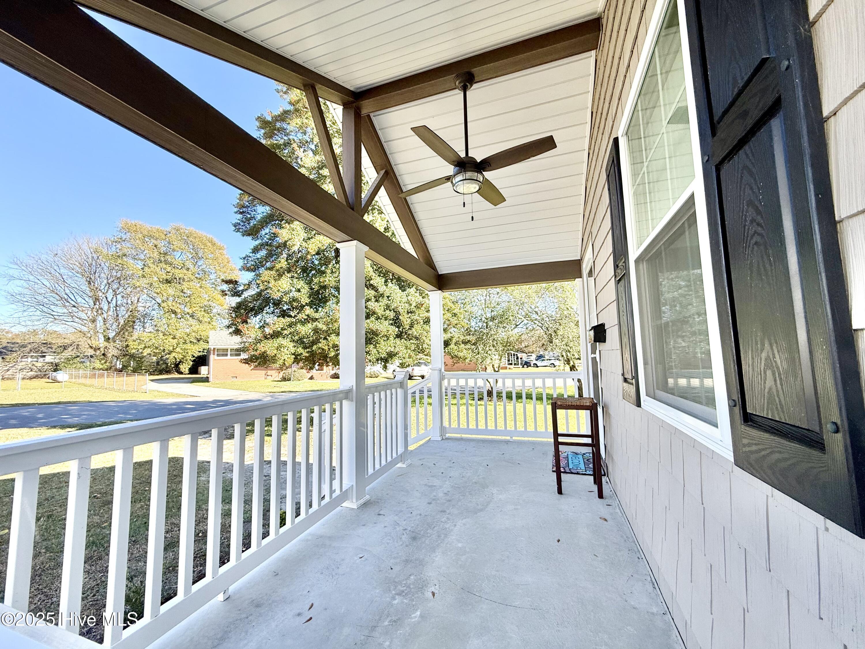 201 Hawthorne Road Edenton, NC 27932 - Photo 7 of 11 porch