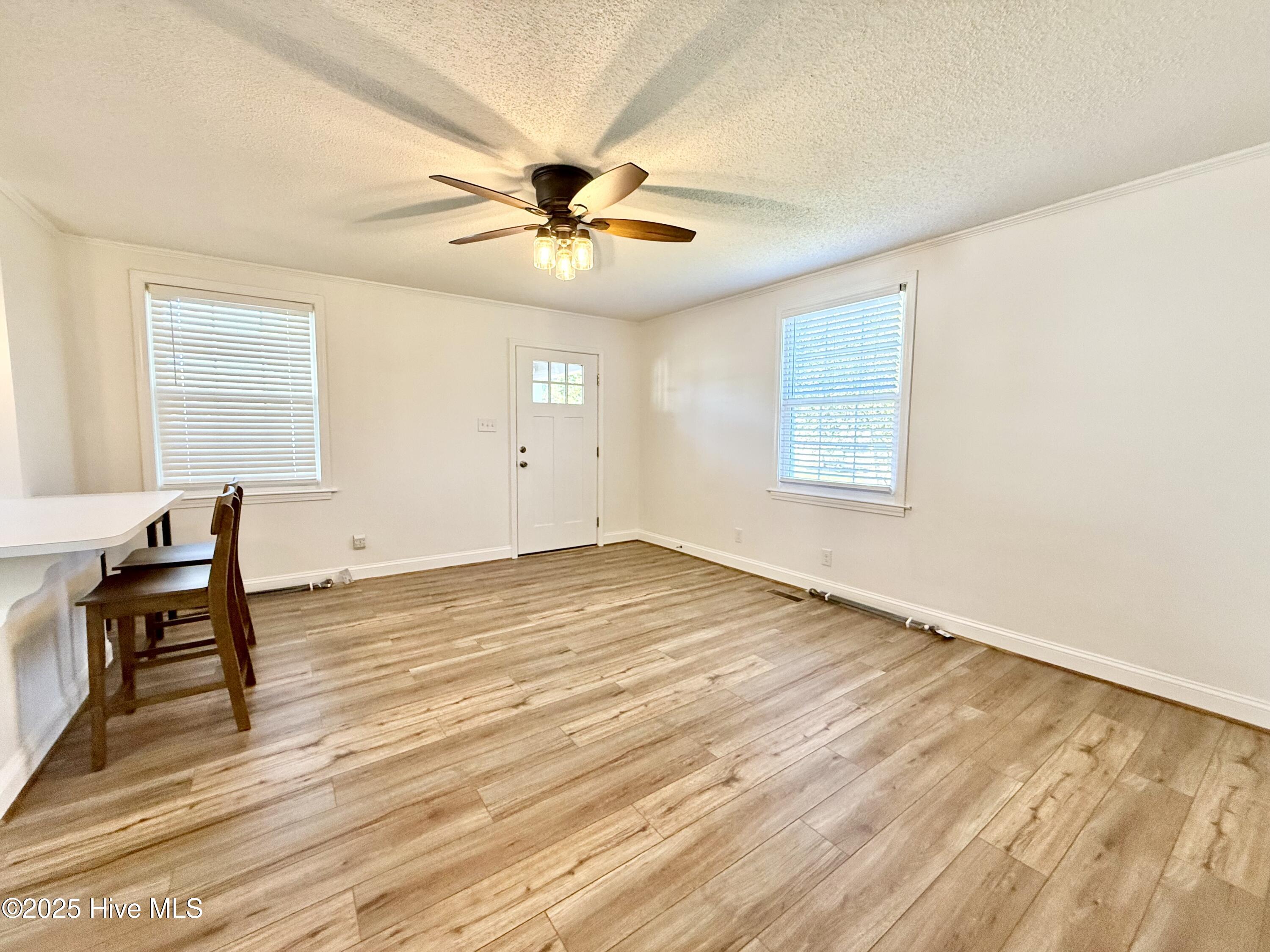 201 Hawthorne Road Edenton, NC 27932 - Photo 8 of 11 Living room