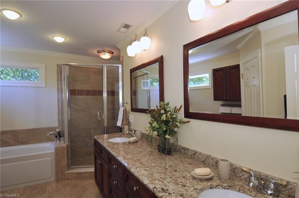 1049 Cross Gate Road Winston-Salem, NC 27106 - Photo 14 of 28 Master Bath