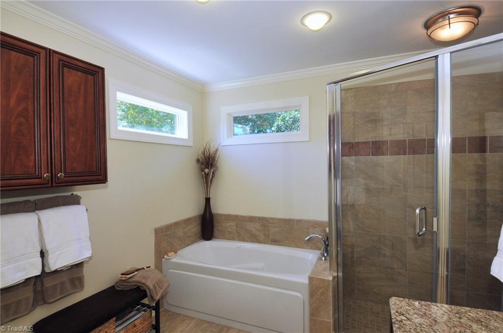 1049 Cross Gate Road Winston-Salem, NC 27106 - Photo 15 of 28 Master Bah