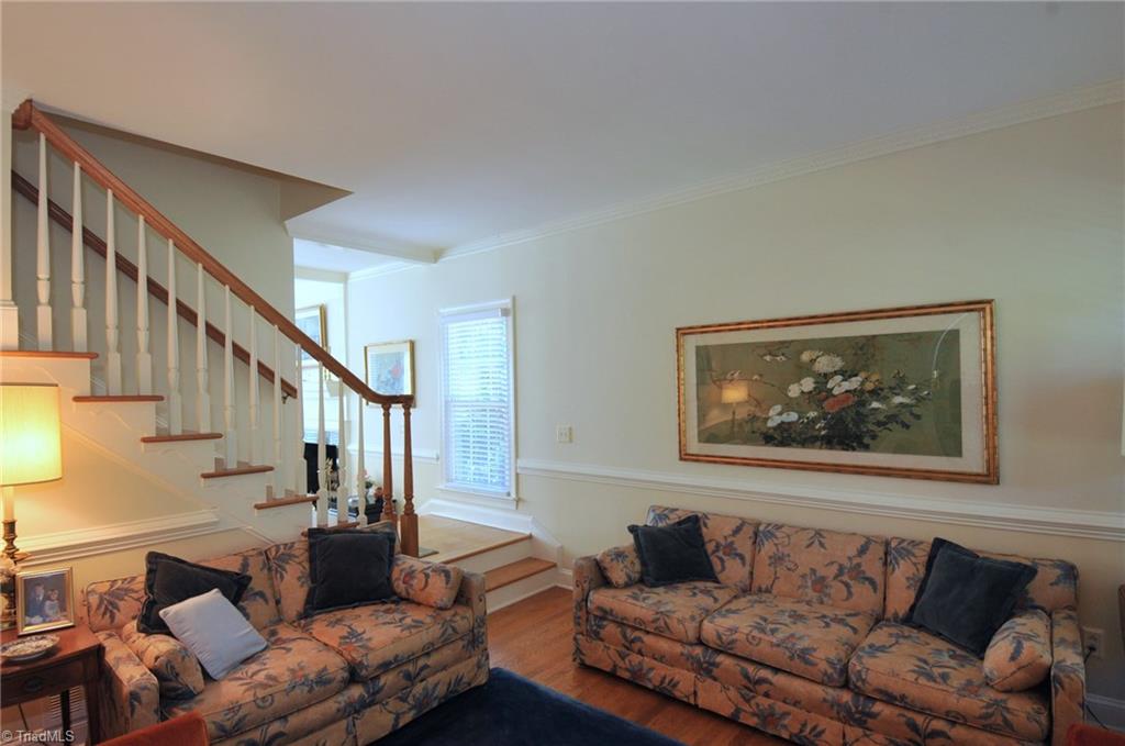 1049 Cross Gate Road Winston-Salem, NC 27106 - Photo 5 of 28 Living Room