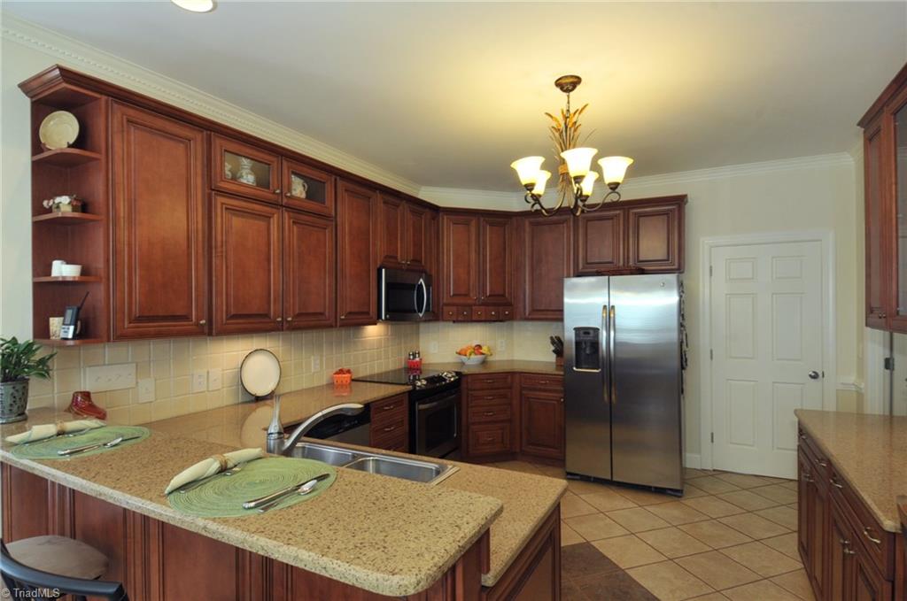 1049 Cross Gate Road Winston-Salem, NC 27106 - Photo 9 of 28 Kitchen