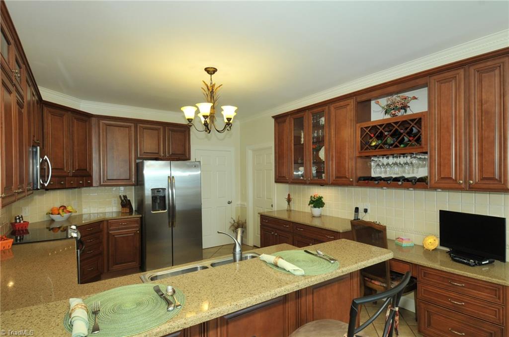 1049 Cross Gate Road Winston-Salem, NC 27106 - Photo 10 of 28 Kitchen