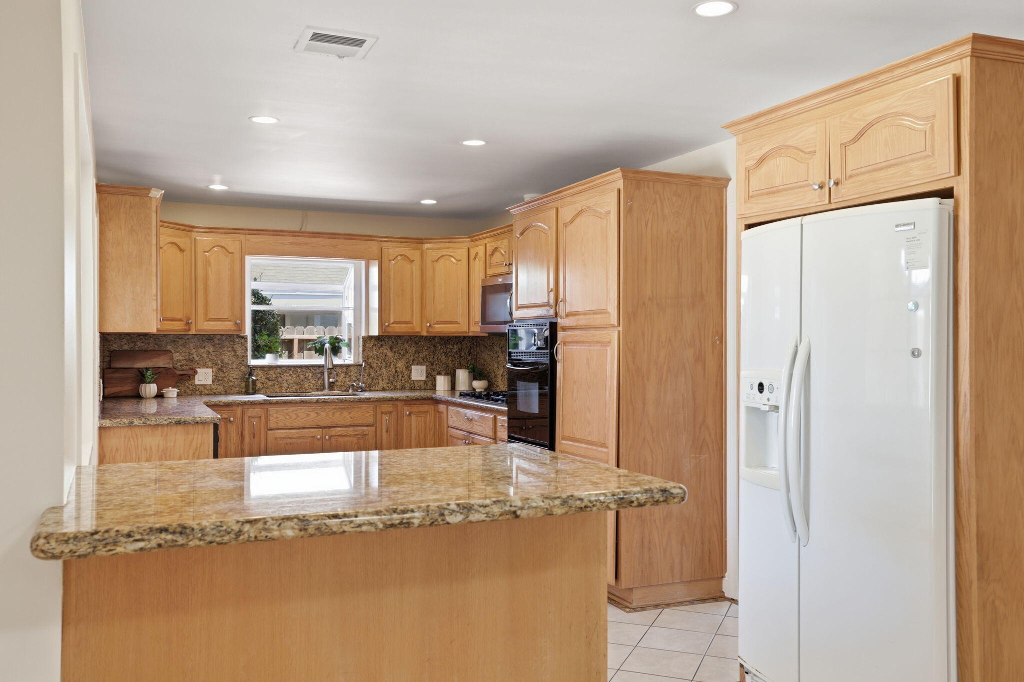 823 West Roderick Avenue Oxnard, CA 93030 - Photo 6 of 34 15-web-or-mls-0R3A7418