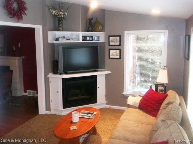 212 Ridgemont Road Grosse Pointe, MI 48236 - Photo 14 of 24 DSCF1139.JPG