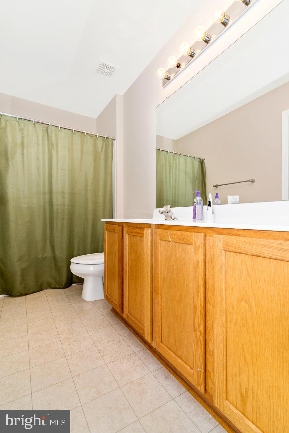1814 Weybridge Road Frederick, MD 21702 - Photo 22 of 27 Bath
